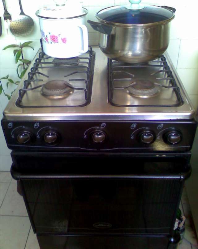 https://images.evisos.com.ve/2012/11/03/cocina-a-gas-marca-sueco-de-5-hornillas_47d0752bed_3.jpg